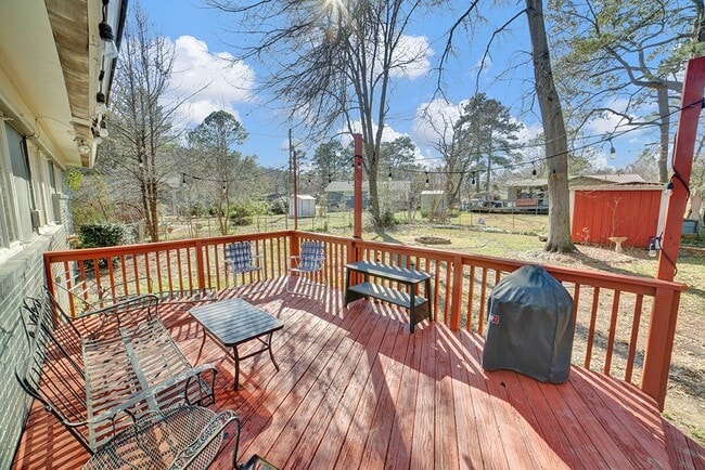 Building Photo - 204 Woodside Dr