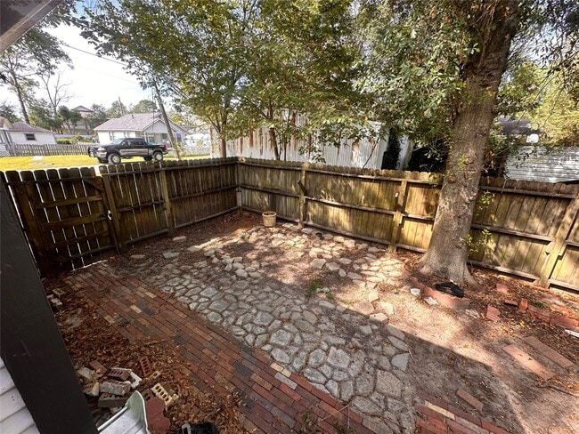 Building Photo - 330 Gordy Rd