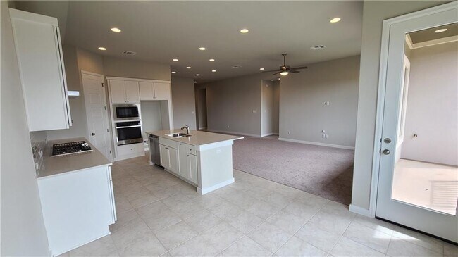 Building Photo - 2100 Palmera Ridge Blvd