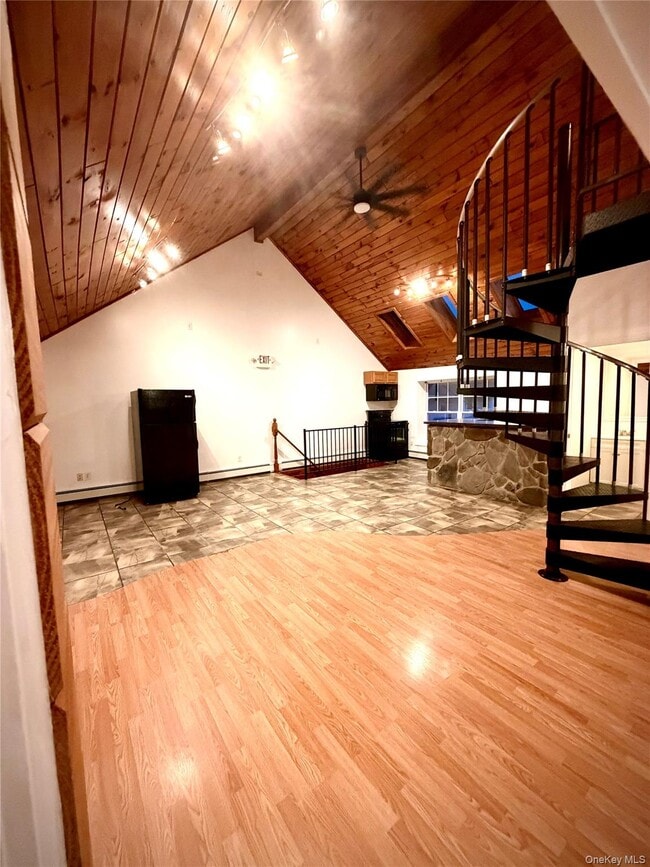 Building Photo - 13 Spring St