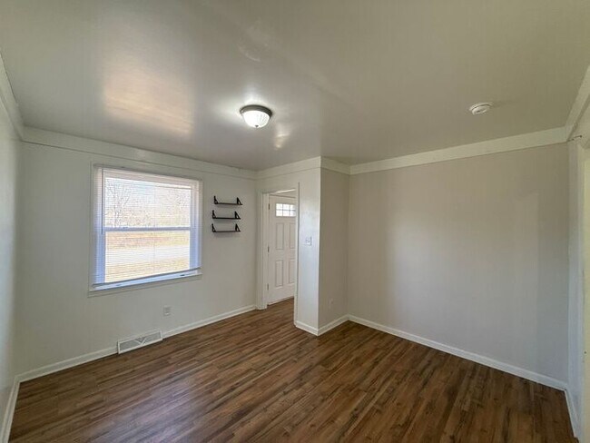 Building Photo - T.R. Lawing Realty Property