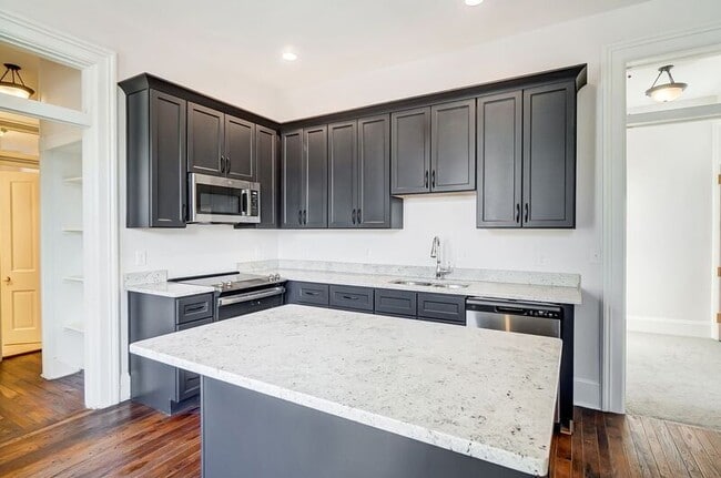 Building Photo - 2701 Cleinview Ave