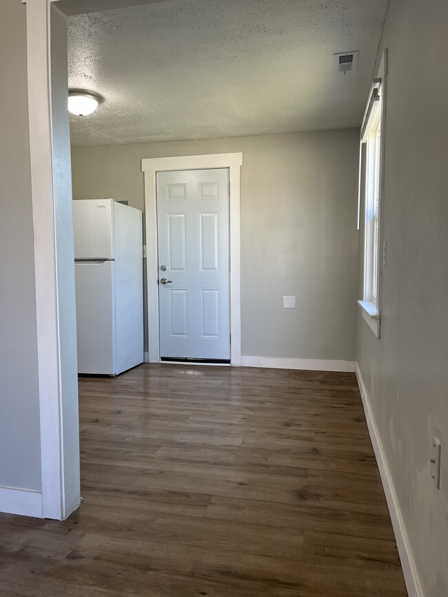 Kitchen dining area - 5943 Raytown Rd