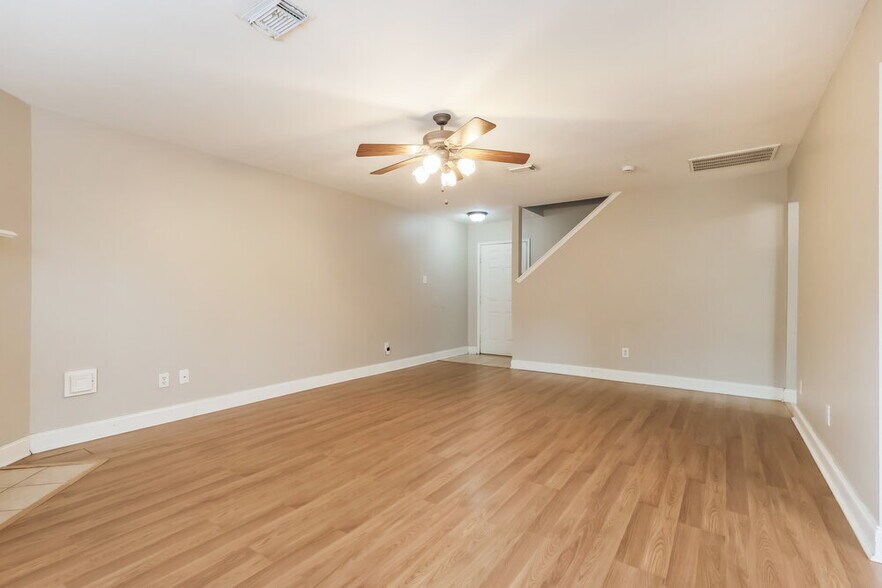 Building Photo - 19530 Sandy Bank Dr