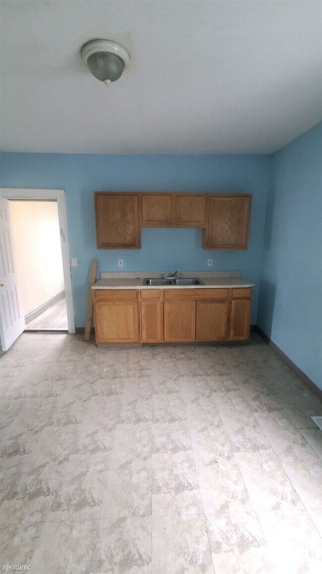 Building Photo - 3 br, 1 bath Duplex - 10518 Crestwood Aven...