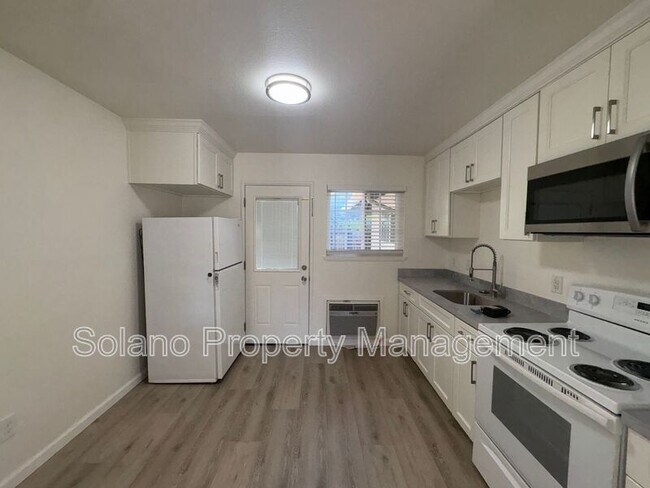 Building Photo - 741 Alamo Dr