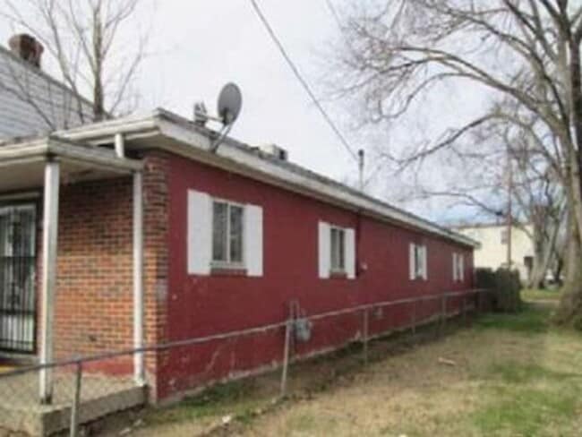 Building Photo - Spacious 4 bed 2 bath House in Church Hill