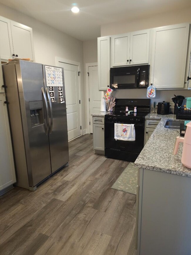 Building Photo - 425 Bee Cv Wy