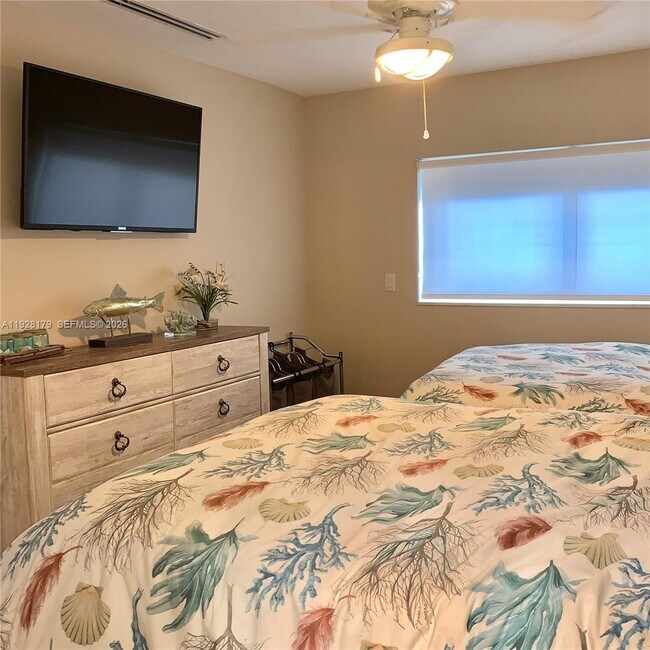 Building Photo - 325 Ocean Dr