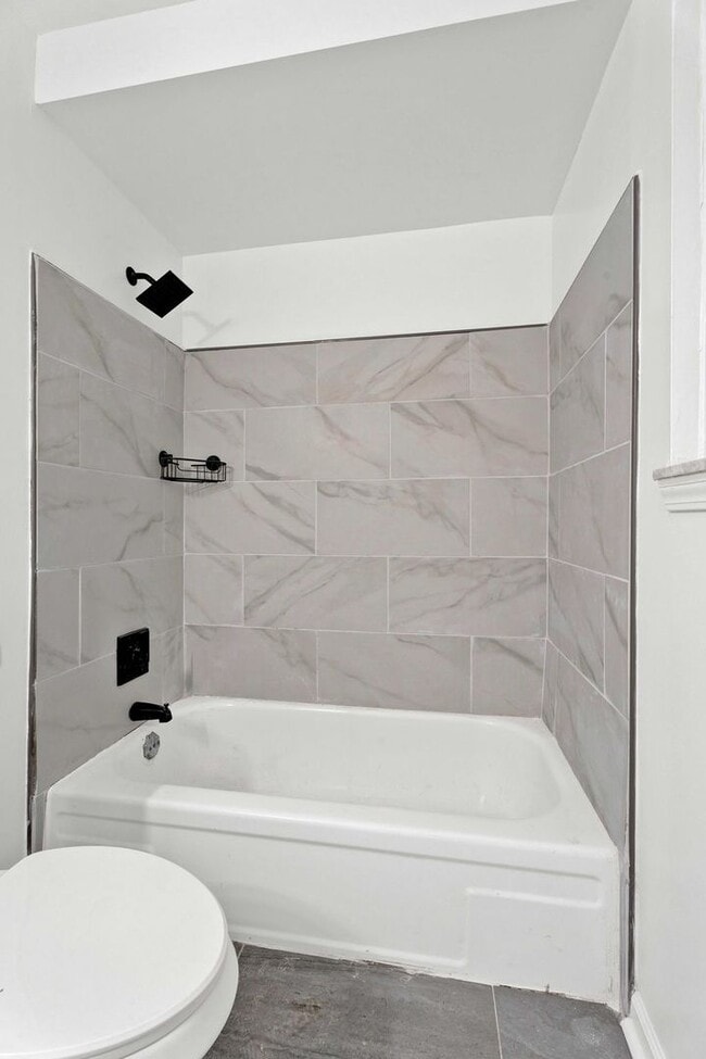 Building Photo - APARTMENT FOR LEASE - 2BD 1BTH NEWLY RENOVATED