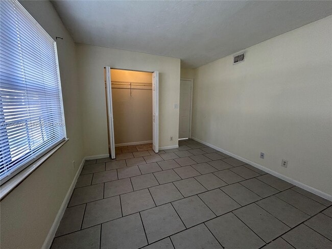 Building Photo - 7625 Tam Oshanter Blvd