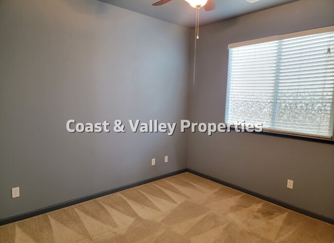 Building Photo - FOR RENT 3BD HOUSE IN GREENFIELD