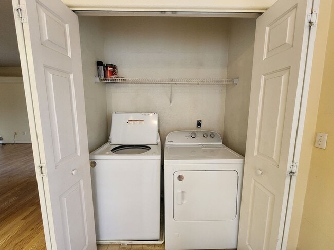 Building Photo - 2nd Story Condo in gated community close to the pool.