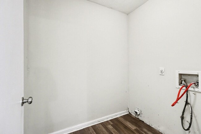 Building Photo - 3 Bedroom 2 Bathroom House