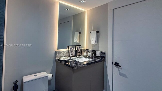 Building Photo - 2000 Island Blvd