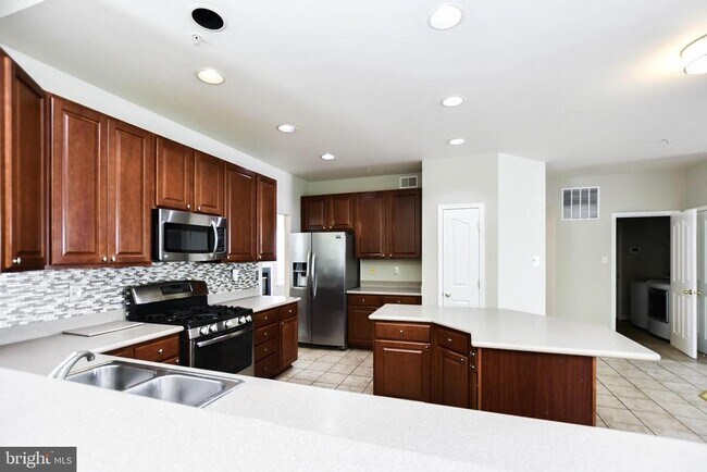 Building Photo - 13003 Belle Meade Trace