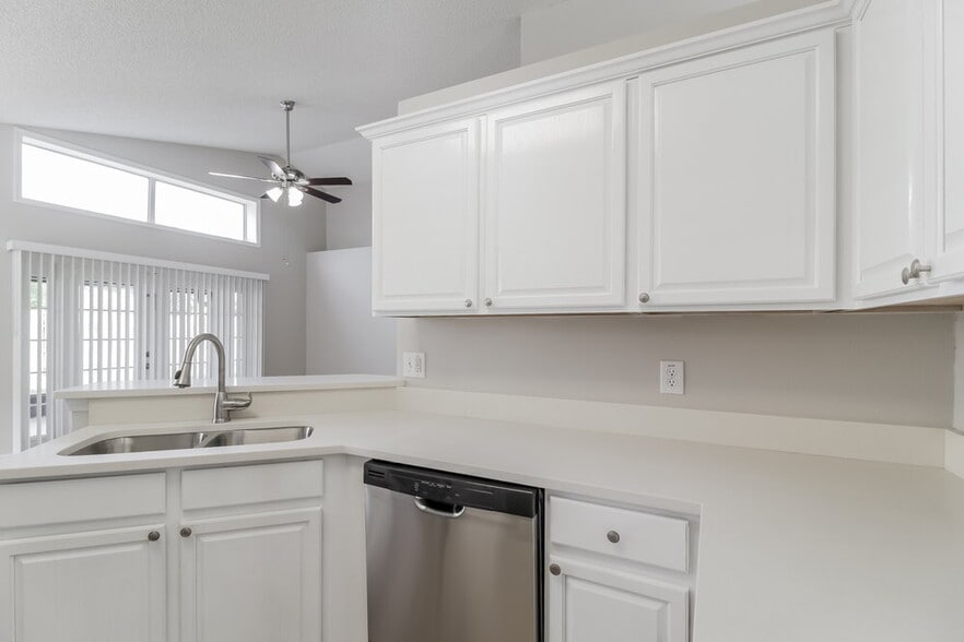 Building Photo - 14525 Lisalynne Ct