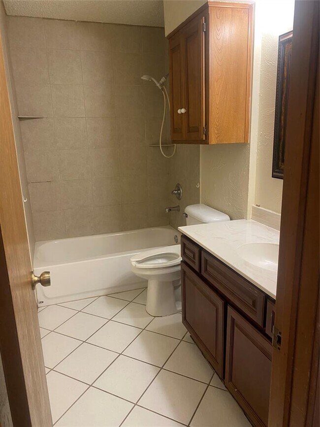 Building Photo - 1732 Lionsgate Cir