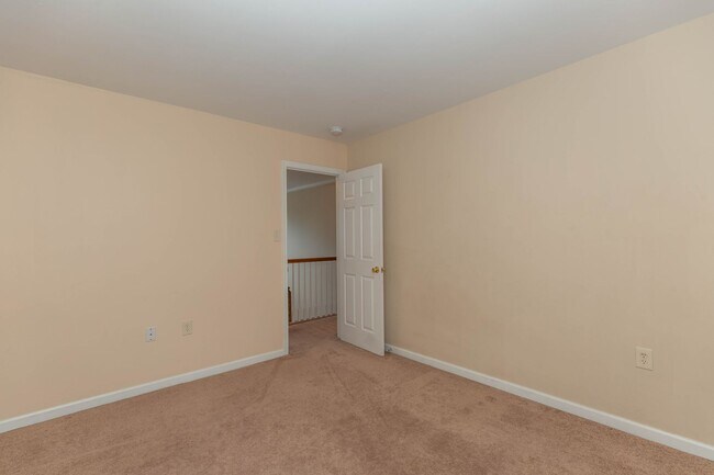 Building Photo - 4 bed, 2.5 bath Single Family Home in Char...