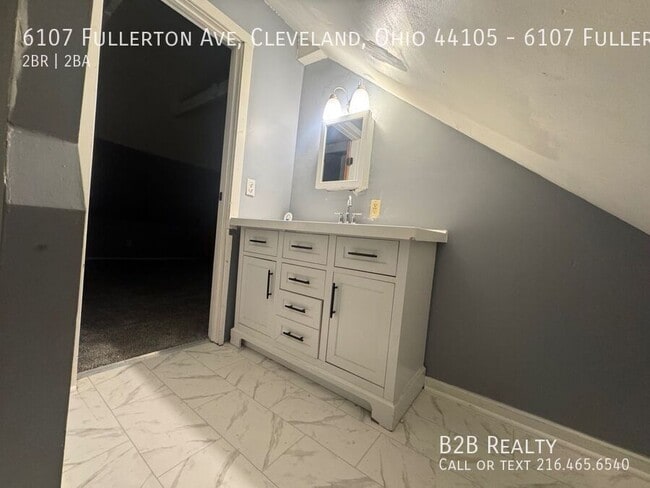 Building Photo - 6107 Fullerton Ave