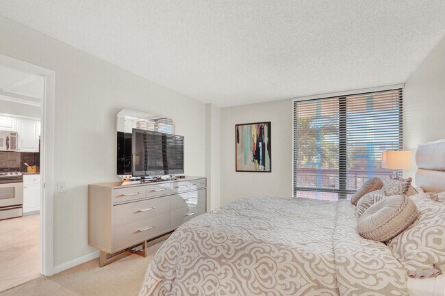 Building Photo - 2687 N Ocean Blvd