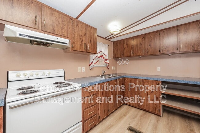 Building Photo - 5576 Hargrove Rd