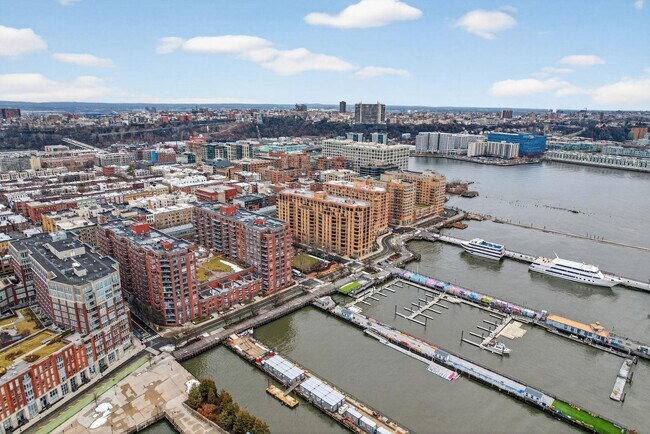 Building Photo - 2 Constitution Ct