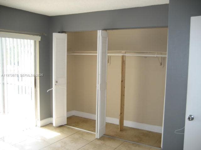 Building Photo - 10832 N Kendall Dr