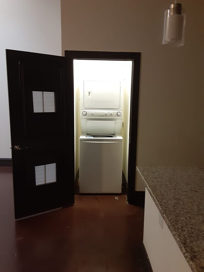 Building Photo - CHATHAM LOFTS