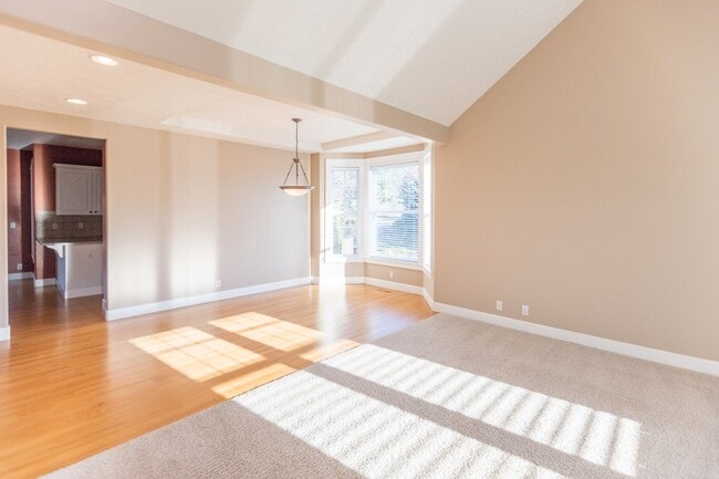 Building Photo - 4527 SE Antelope Hills