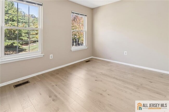 Building Photo - 10 Brookline Ct