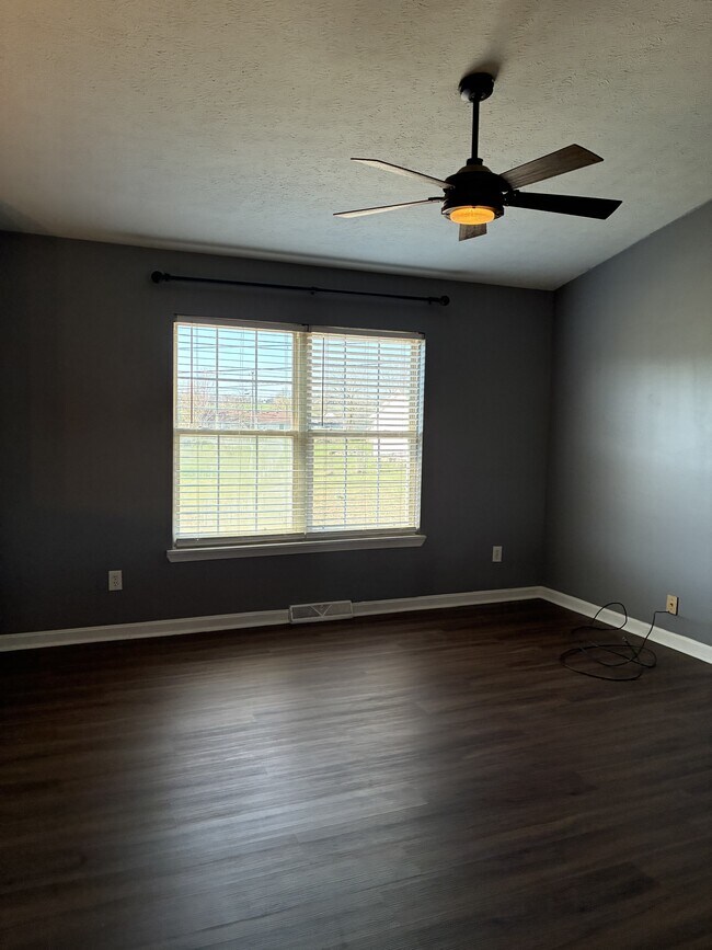 Building Photo - 1105 Lobo Dr