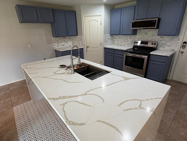 Building Photo - 6118 Fraile Dr