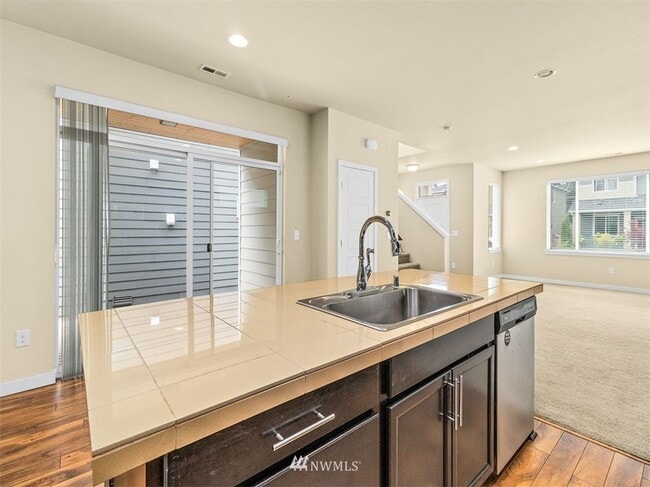 Building Photo - Beautiful Auburn Home You Will Not Want To...