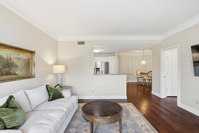 Building Photo - 5400 Park Ave