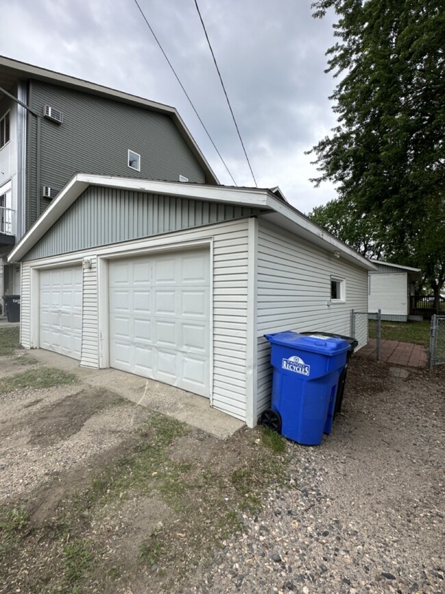 Building Photo - 1514 10th Ave N