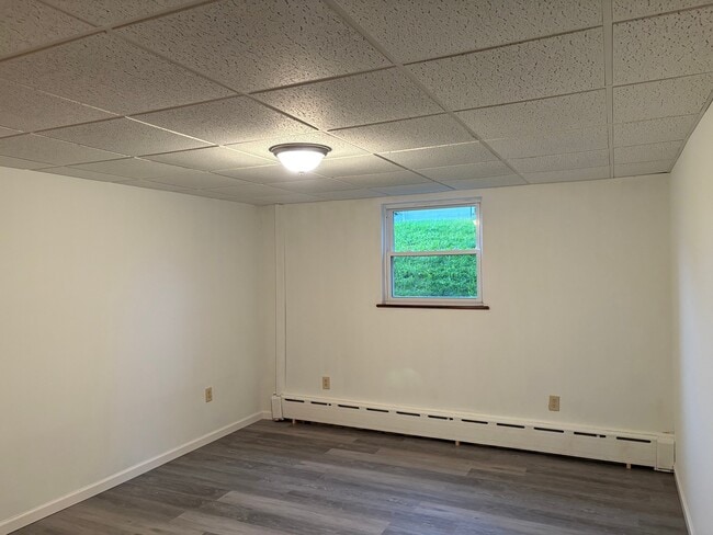 Building Photo - 2853R Bedford St