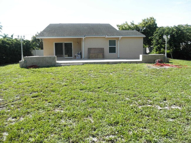 Building Photo - 401 NW 23rd St