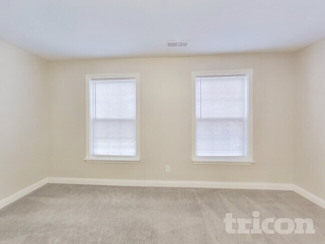 Building Photo - 722 Chestnut Ln