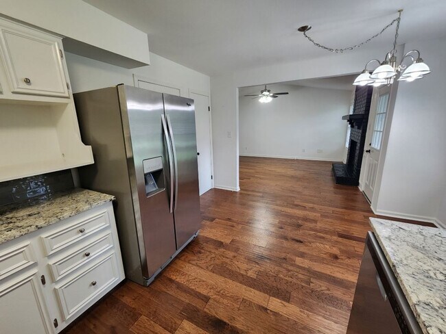 Building Photo - 41 Oak Forest Loop