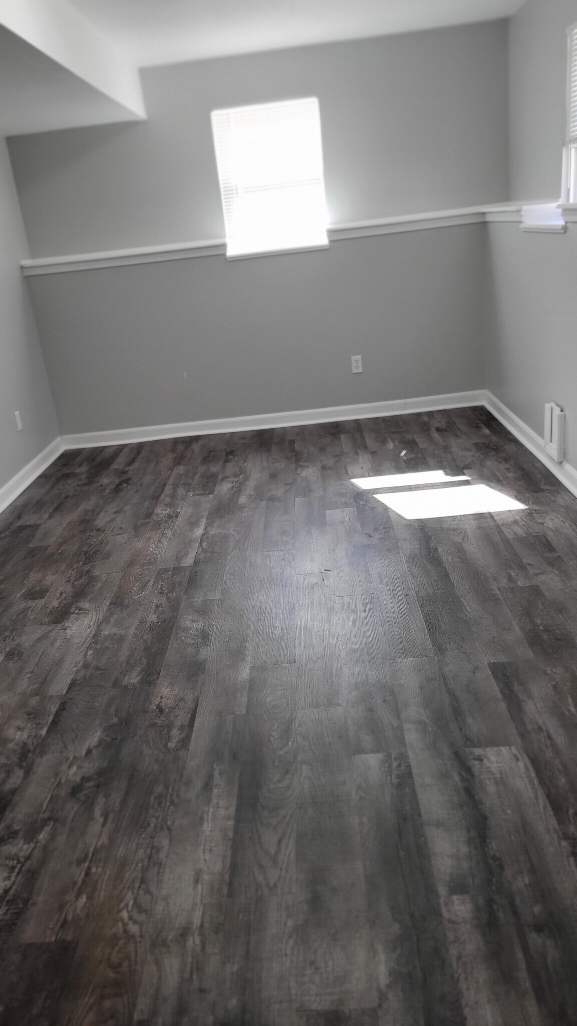 Building Photo - 916 NE Bristol Dr