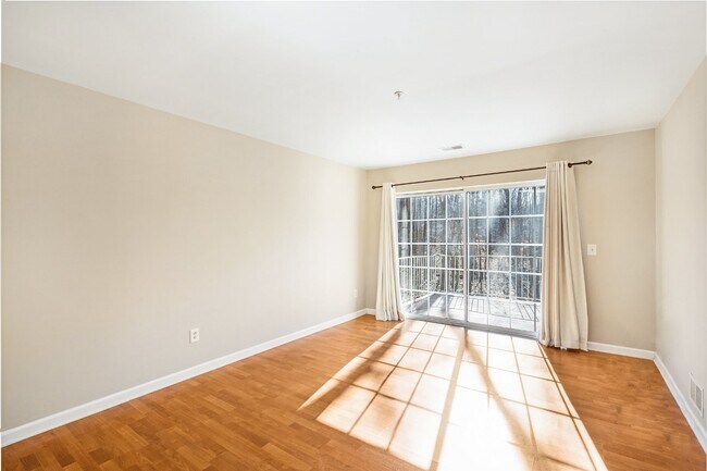 Building Photo - 153 Riveredge Dr