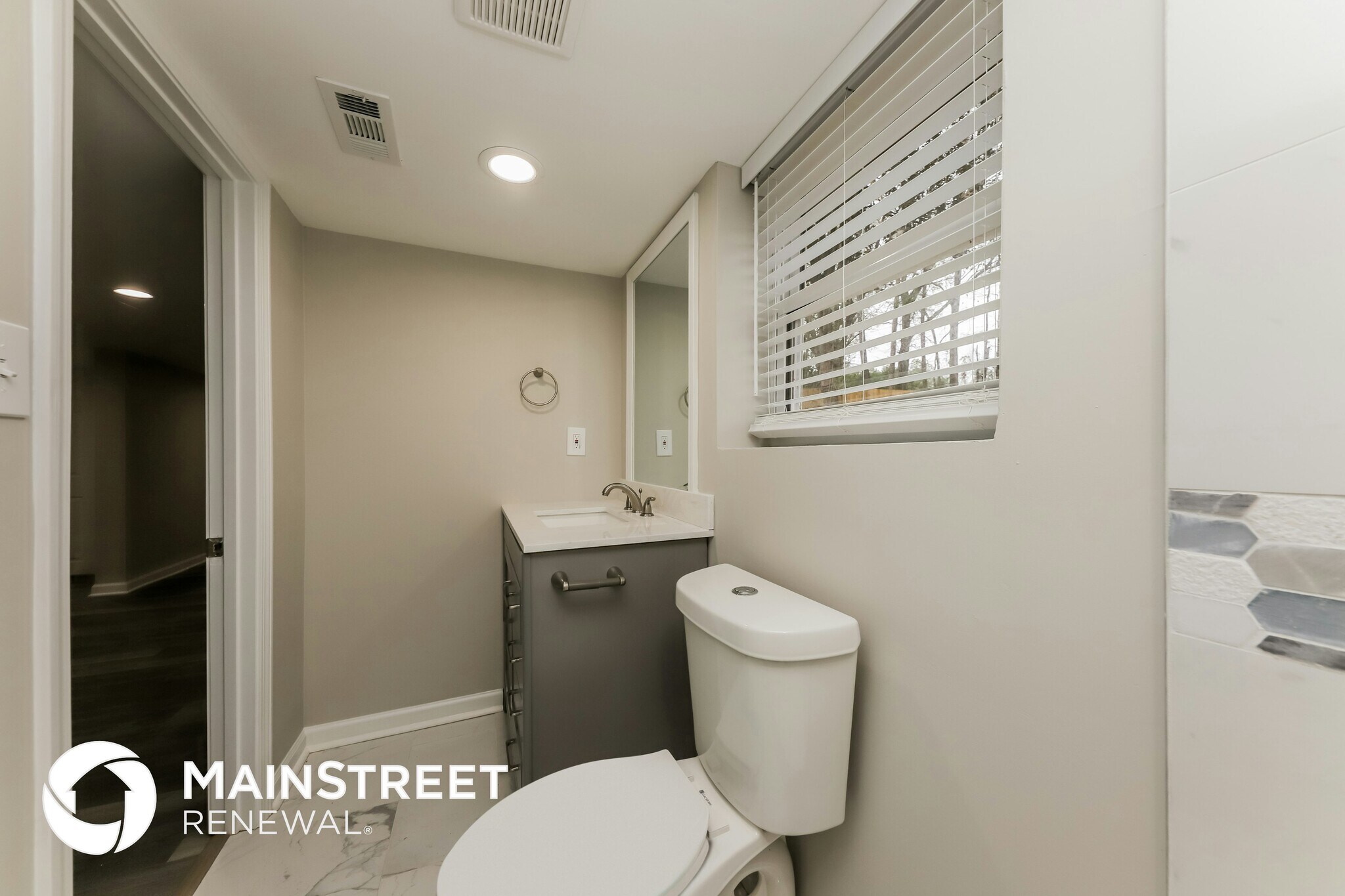 Building Photo - 3539 Meadowview Dr