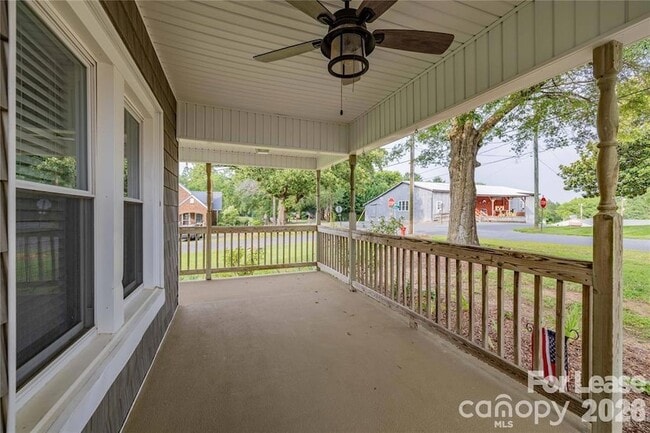 Building Photo - 123 E 2nd St