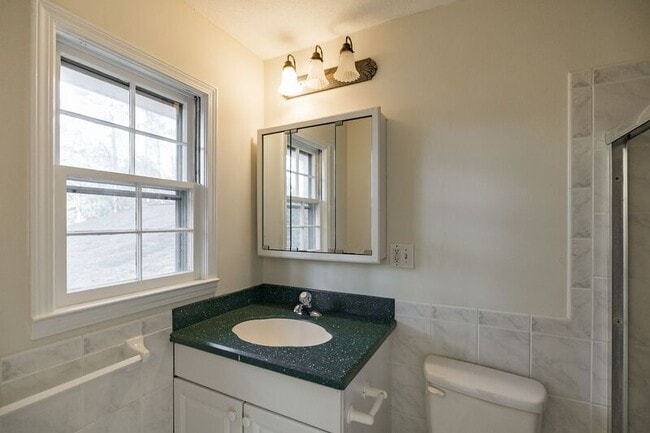 Building Photo - 265 Ponderosa Dr