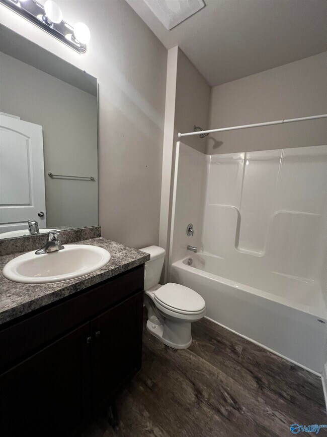 Building Photo - 107 Fourstar Ln