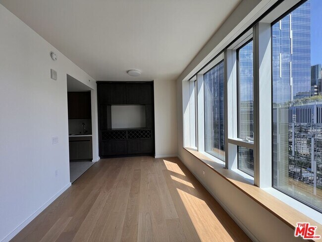 Building Photo - 889 Francisco St