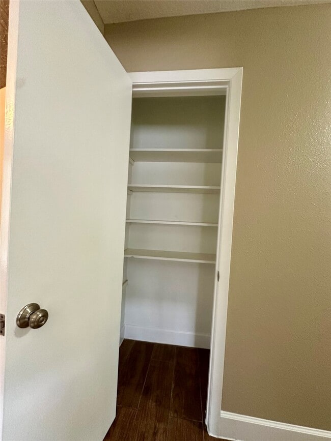 Building Photo - 1111 E Brompton Dr