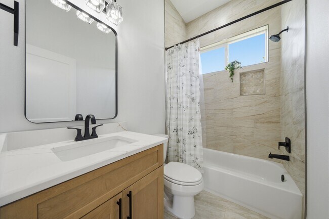 Building Photo - 8910 Knoll Leaf Dr