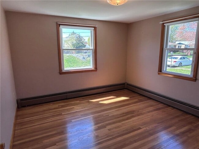 Building Photo - 9 Custer Ave